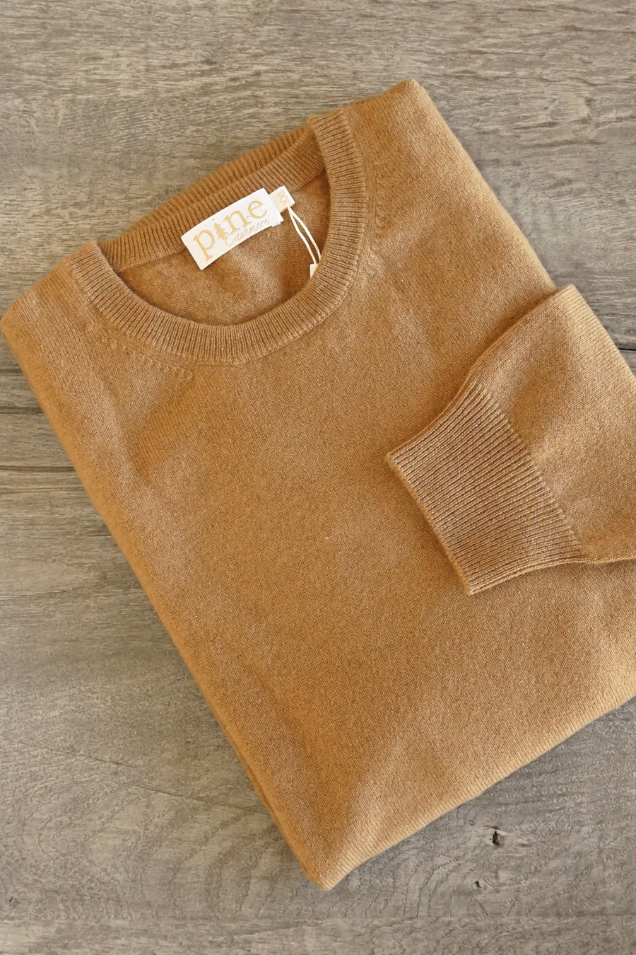 pine cashmere mens classic 100% pure organic cashmere crewneck sweater in camel