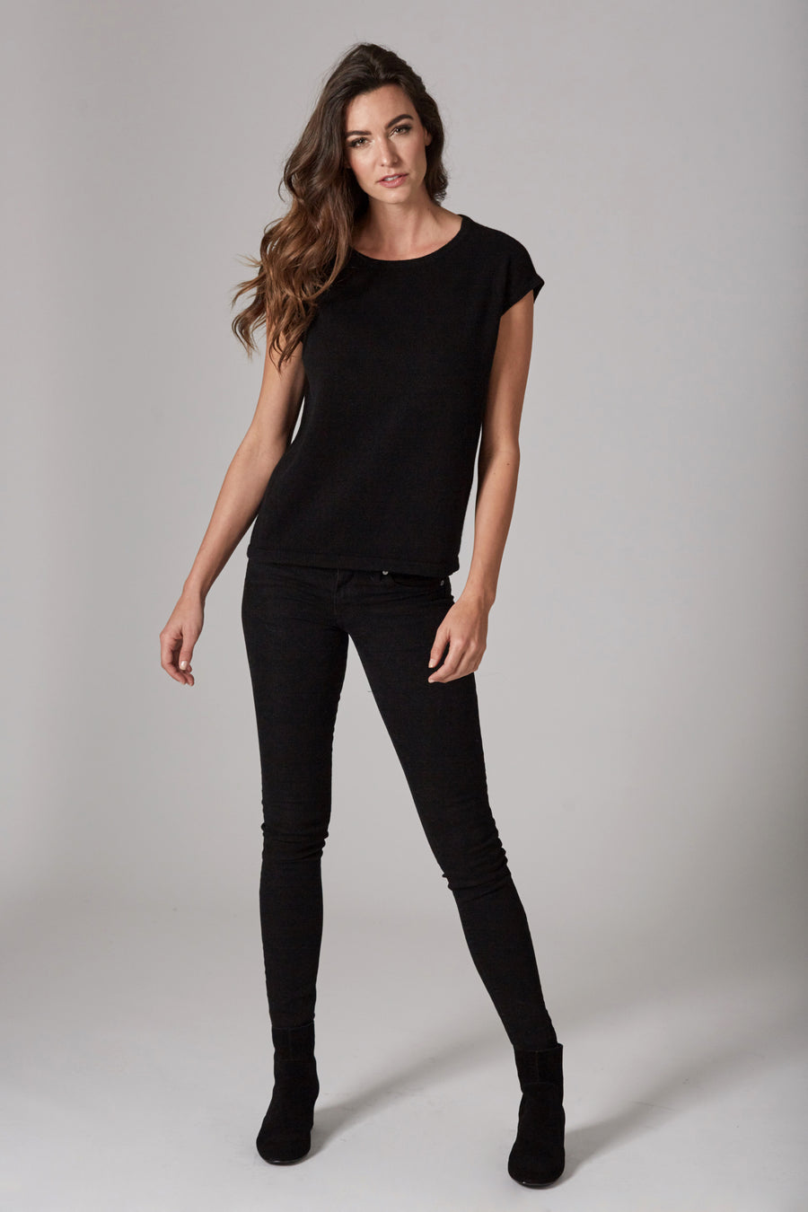 pine cashmere hailey sleeveless women's 100% pure cashmere crewneck top in black