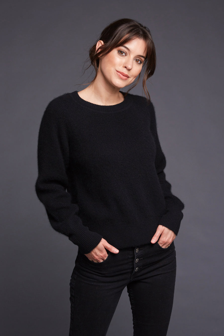 pine cashmere betsy trendy women's 100% pure cashmere crewneck sweater in black