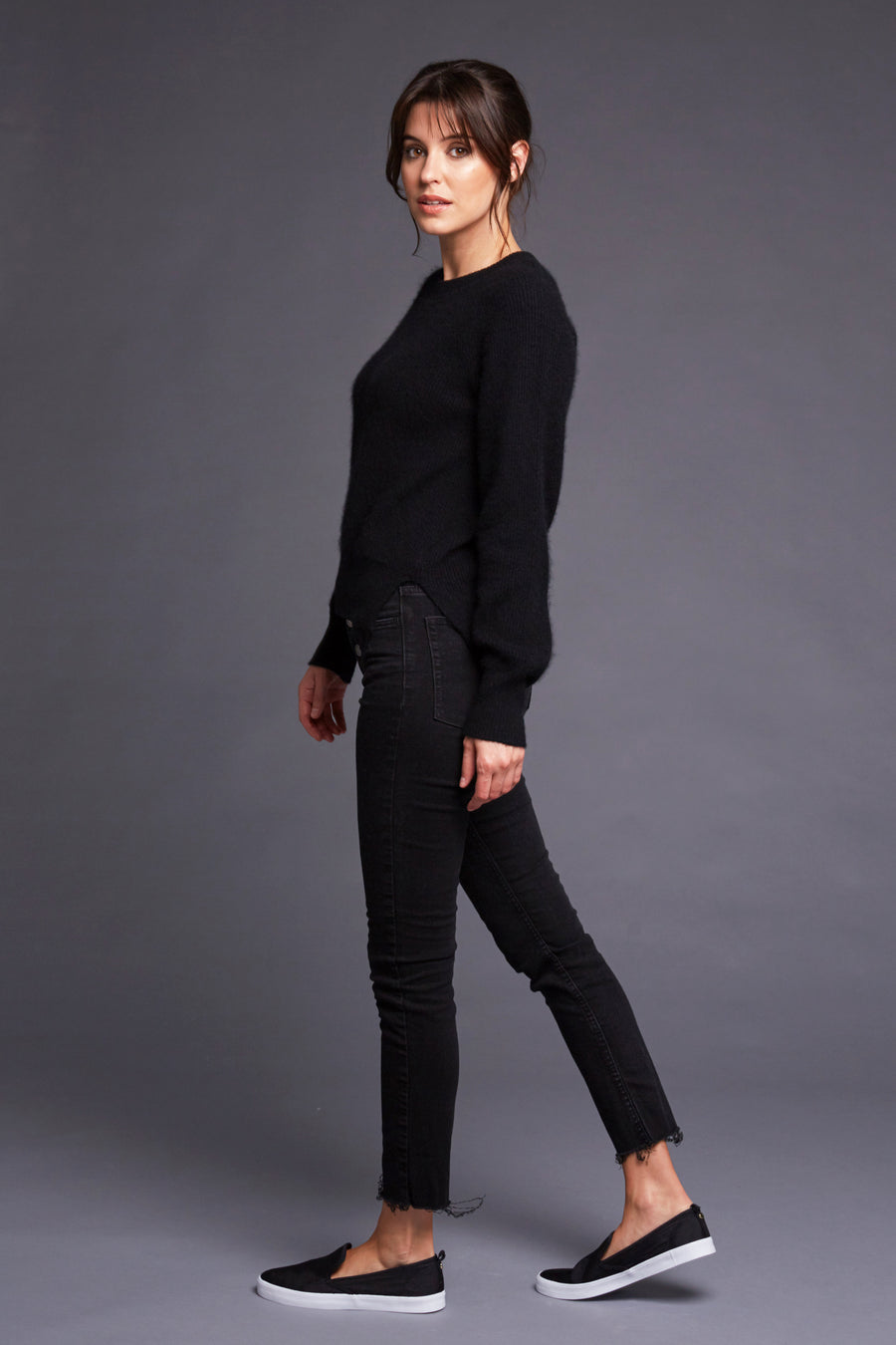 pine cashmere betsy trendy women's 100% pure cashmere crewneck sweater in black