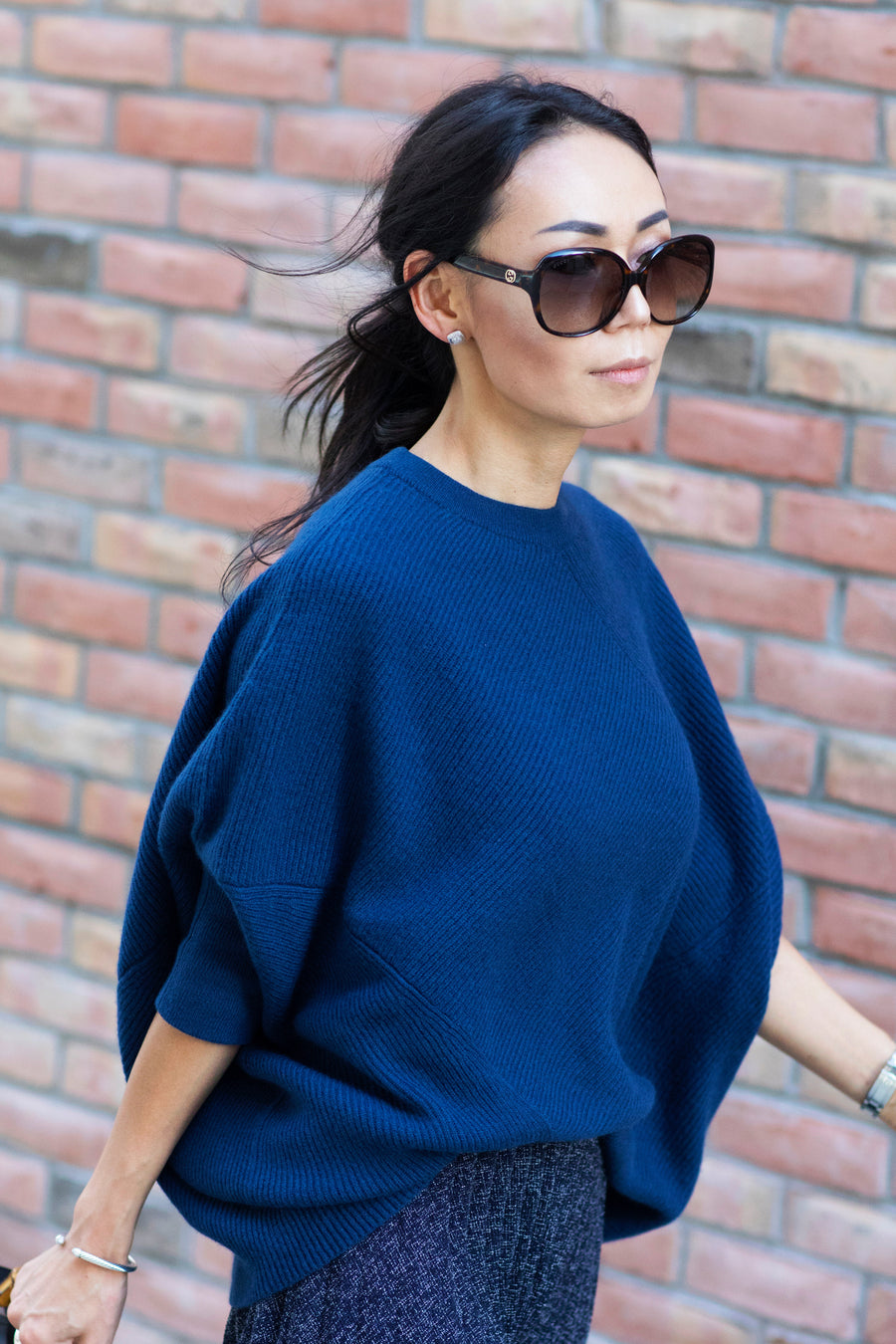 pine cashmere women's cara crewneck 100% pure cashmere poncho sweater in blue