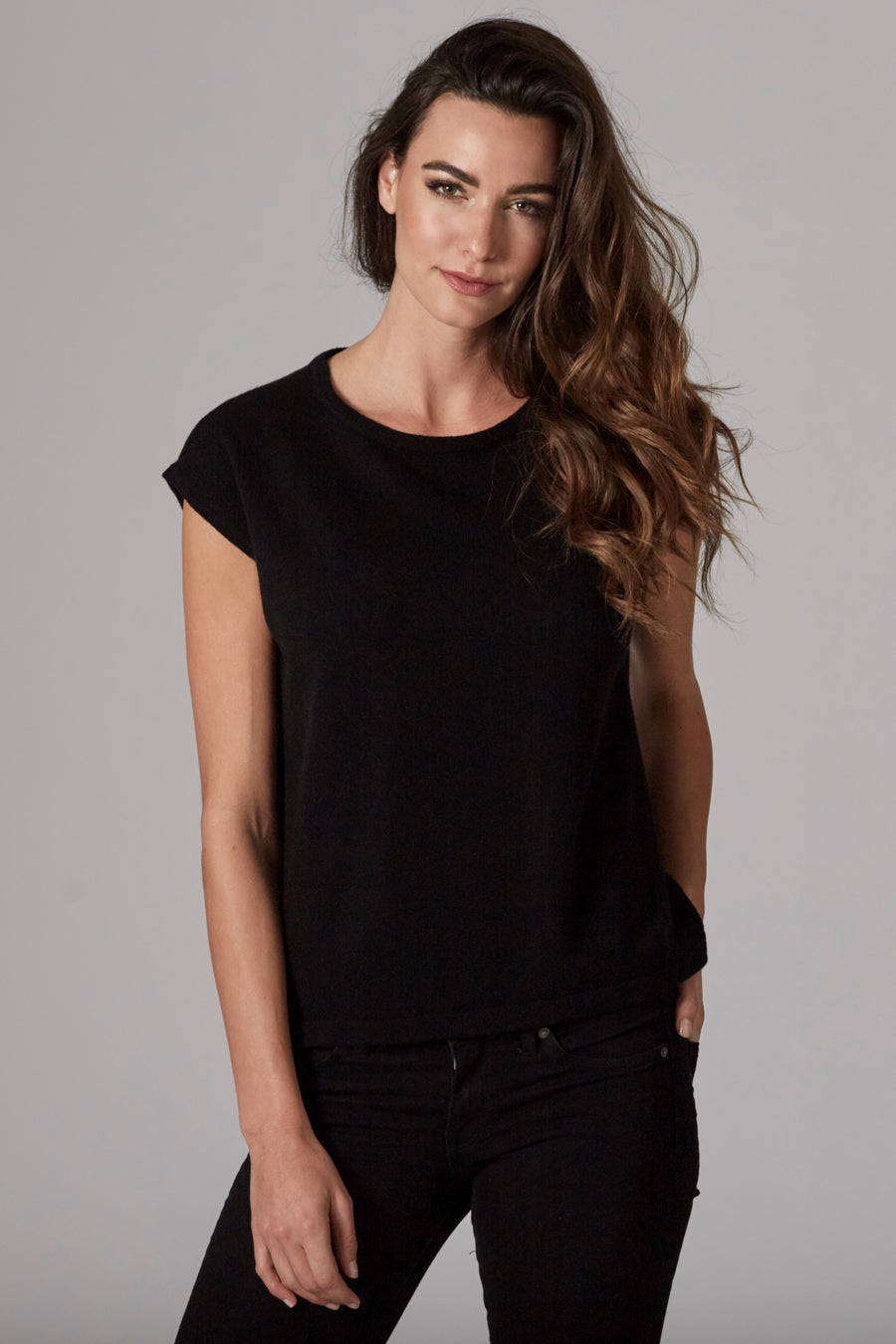 pine cashmere hailey sleeveless women's 100% pure cashmere crewneck top in black