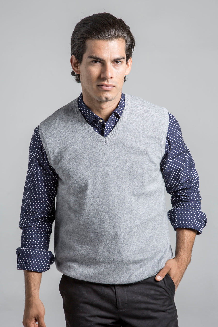 pine cashmere mens classic 100% pure cashmere v-neck sweater vest in grey